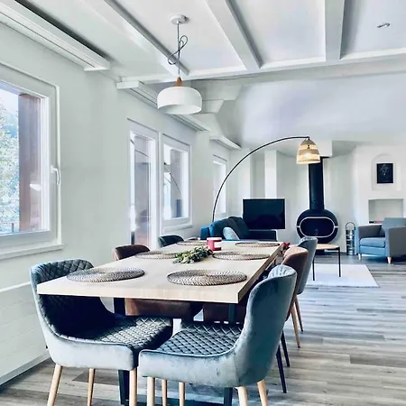 Unique Penthouse With Gallery And Mountain View * קנדרסטג