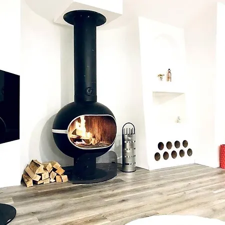 Unique Penthouse With Gallery And Mountain View דירה קנדרסטג
