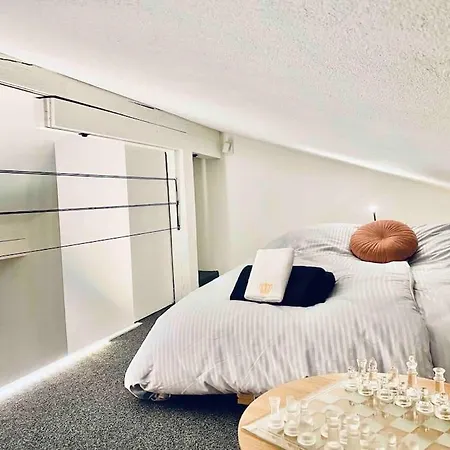 דירה Unique Penthouse With Gallery And Mountain View
