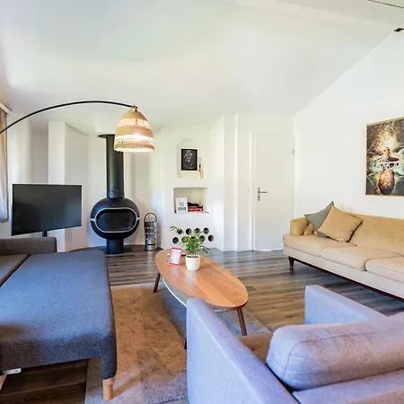 Unique Penthouse With Gallery And Mountain View * Kandersteg